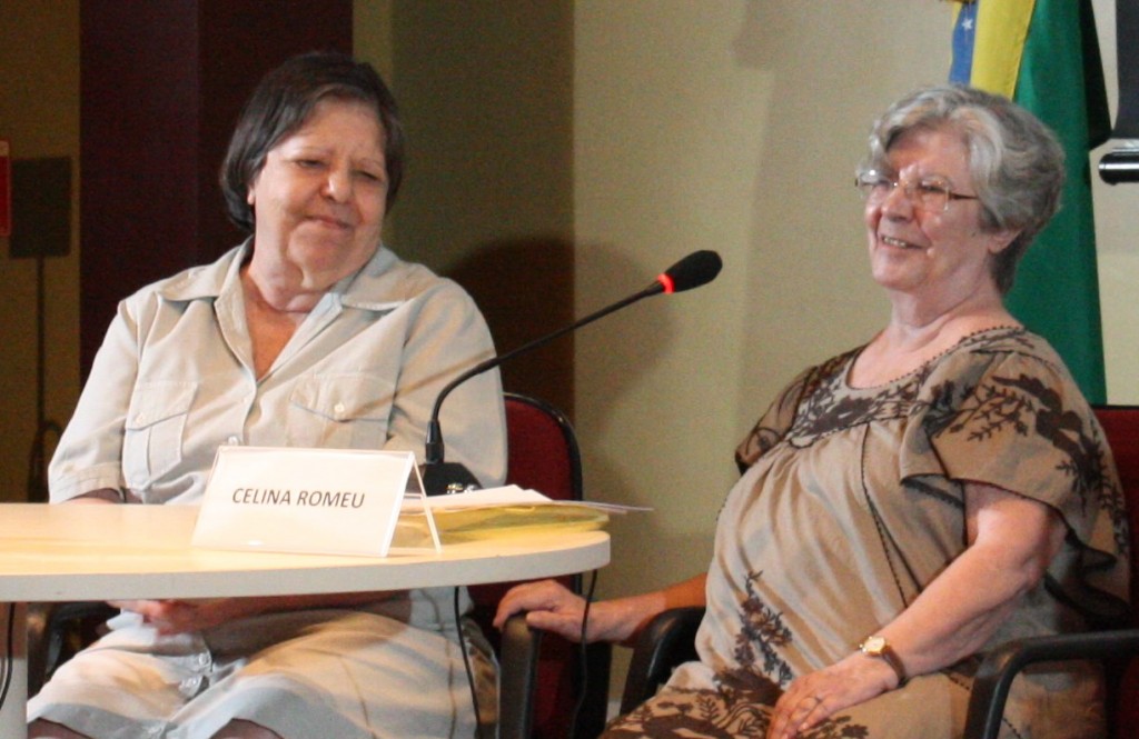 Inês Etienne (esq.) e Celina Romeu no depoimento de Inês, lido por Celina, à Comissão Nacional da Verdade, no Rio de Janeiro, em março de 2014. Foto CNV